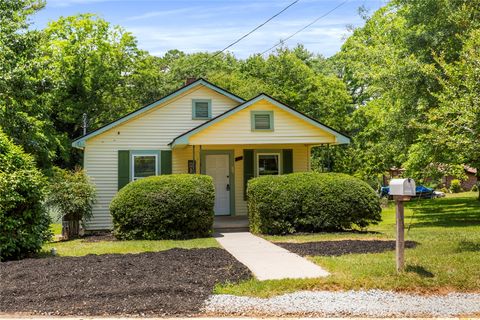 Homes For Sale - 209 Moore Avenue<br/> Walhalla, SC 29691