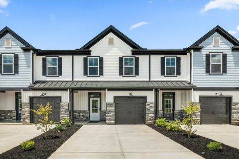 Townhouse For Sale - 423 Belgrove Way<br/> Easley, SC 29640