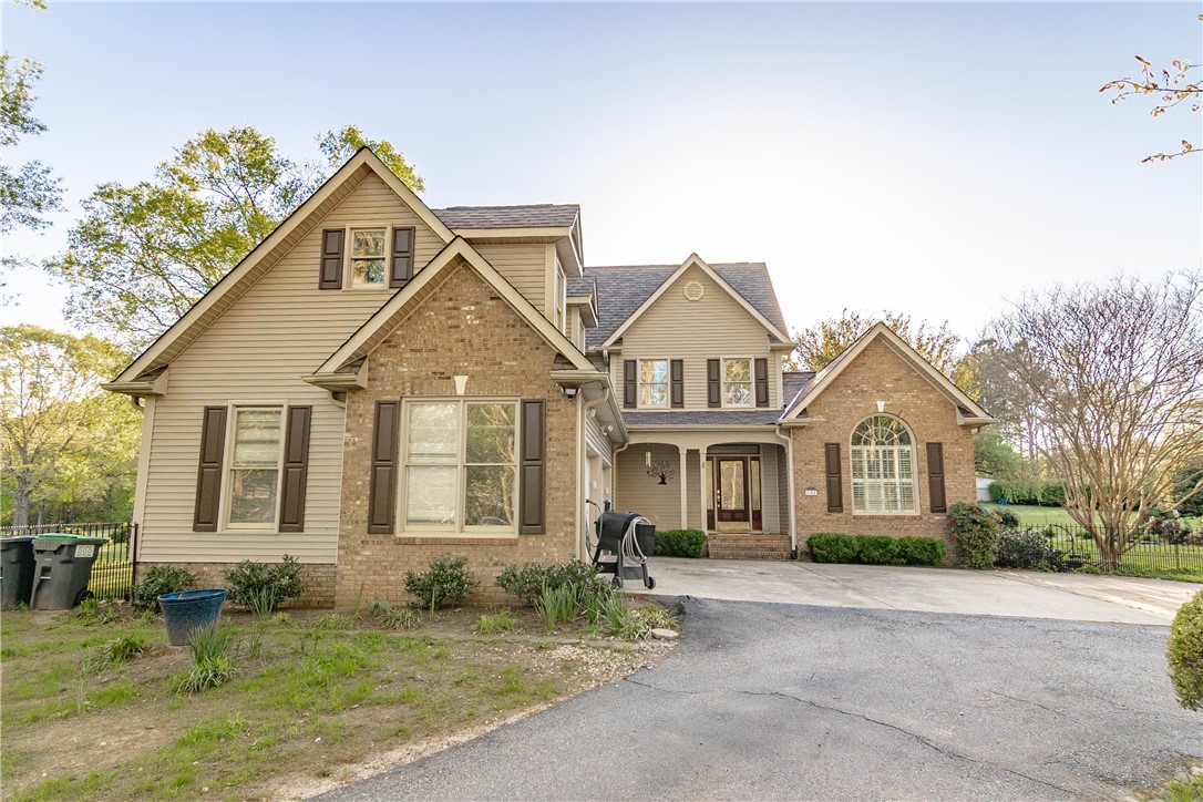 104 Bellewood Drive, Easley, South Carolina image 4
