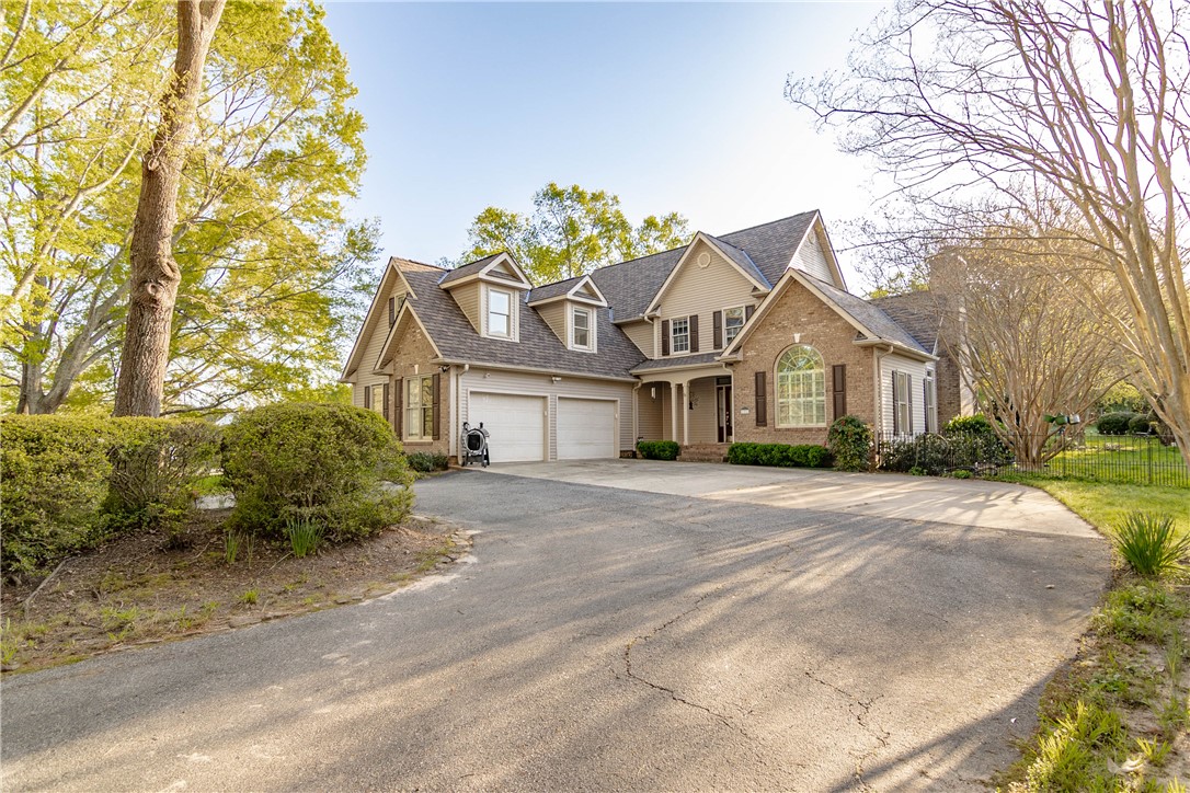 104 Bellewood Drive, Easley, South Carolina image 2