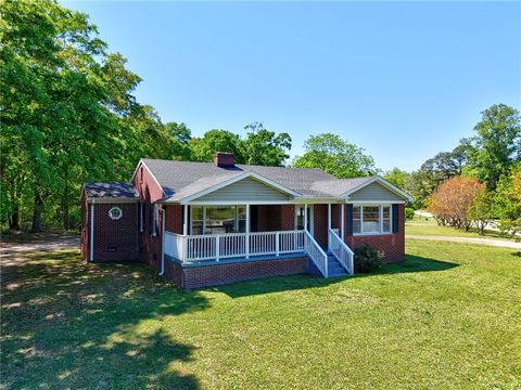 Photo of 301 Clinkscales Street, Iva, SC 29655 (MLS # 20299746)