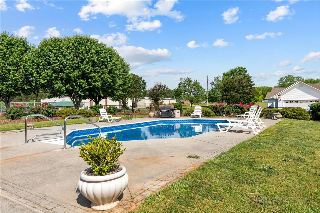 Williamston, South Carolina 29697, United States, 3 Bedrooms Bedrooms, ,2 BathroomsBathrooms,Residential,Pending,125146