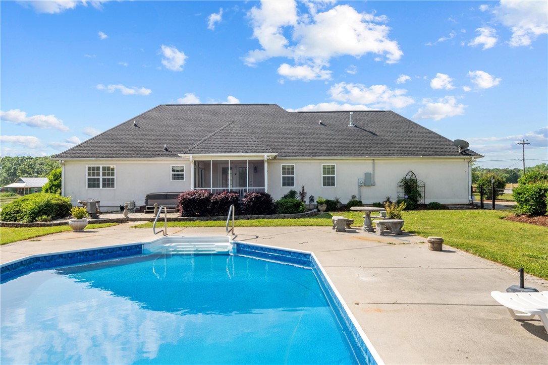 Williamston, South Carolina 29697, United States, 3 Bedrooms Bedrooms, ,2 BathroomsBathrooms,Residential,Pending,125146