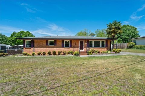 Photo of 1702 Anderson Drive, Williamston, SC 29697 (MLS # 20300065)