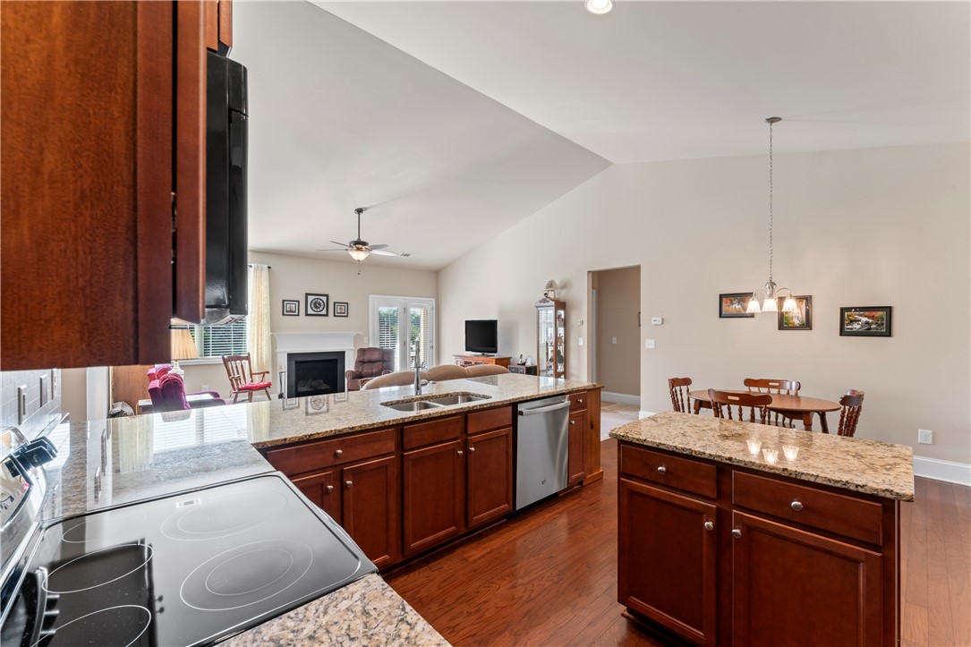 Anderson, South Carolina 29621, United States, 3 Bedrooms Bedrooms, ,2 BathroomsBathrooms,Residential,Pending,215886