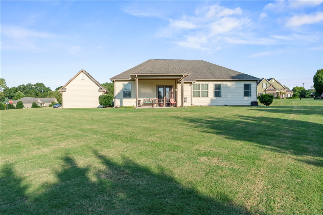 Anderson, South Carolina 29621, United States, 3 Bedrooms Bedrooms, ,2 BathroomsBathrooms,Residential,Pending,215886