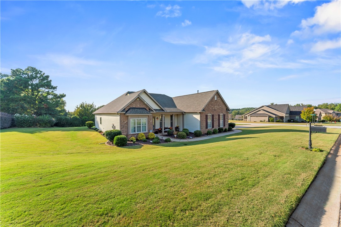 Anderson, South Carolina 29621, United States, 3 Bedrooms Bedrooms, ,2 BathroomsBathrooms,Residential,Pending,215886