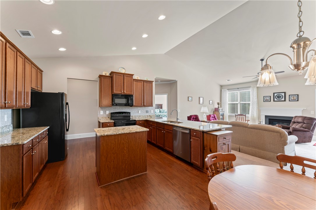 Anderson, South Carolina 29621, United States, 3 Bedrooms Bedrooms, ,2 BathroomsBathrooms,Residential,Pending,215886