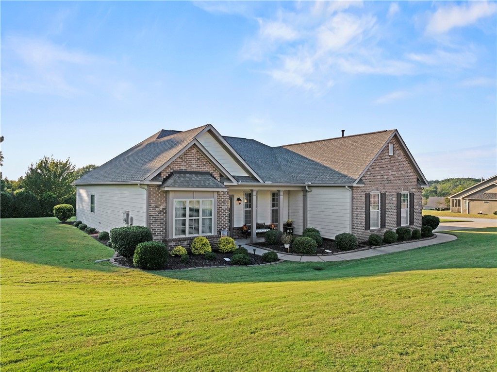 Anderson, South Carolina 29621, United States, 3 Bedrooms Bedrooms, ,2 BathroomsBathrooms,Residential,Pending,215886