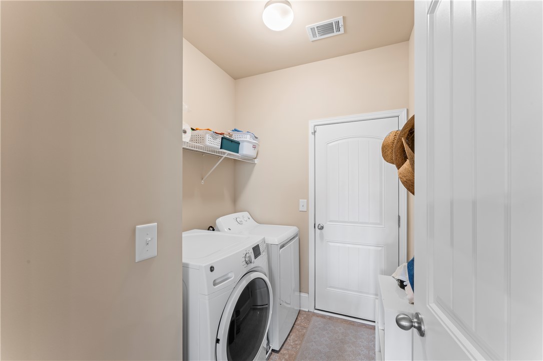 Anderson, South Carolina 29621, United States, 3 Bedrooms Bedrooms, ,2 BathroomsBathrooms,Residential,Pending,215886