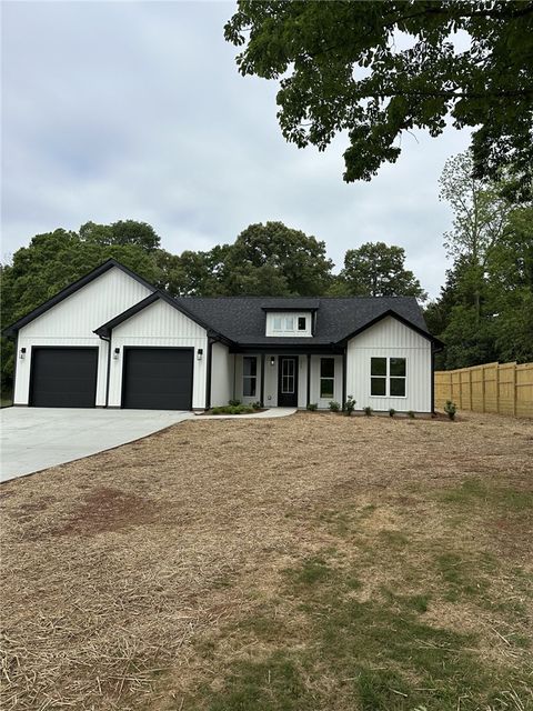 Photo of 1427 E Calhoun Street, Anderson, SC 29621 (MLS # 20300629)