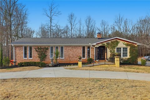 Photo of 108 Eastcliffe Way, Greenville, SC 29611 (MLS # 20296847)