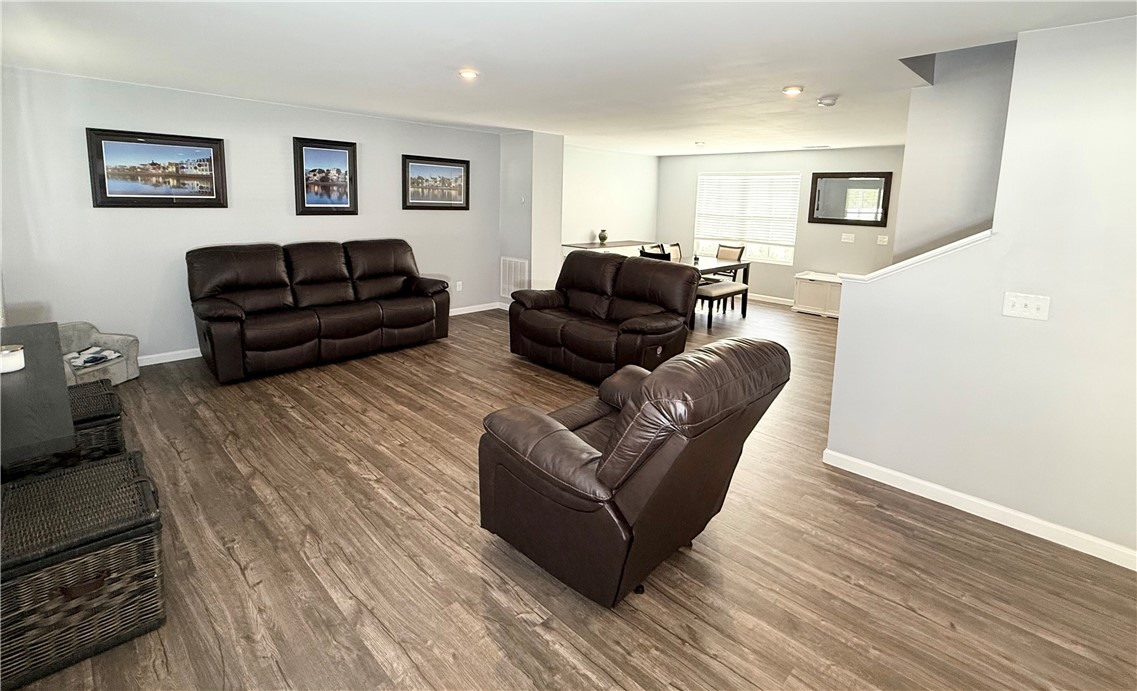 Pendleton, South Carolina 29670, United States, 4 Bedrooms Bedrooms, ,3 BathroomsBathrooms,Residential,Active,230331