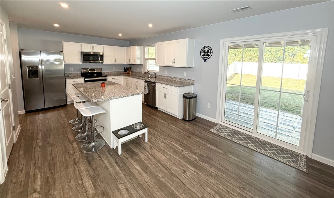 Pendleton, South Carolina 29670, United States, 4 Bedrooms Bedrooms, ,3 BathroomsBathrooms,Residential,Active,230331