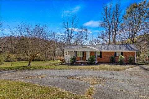Photo of 202 Cove Creek Road, Pickens, SC 29671 (MLS # 20295154)