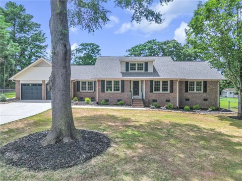 Photo of 212 Galerie Drive, Powdersville, SC 29642 (MLS # 20304049)