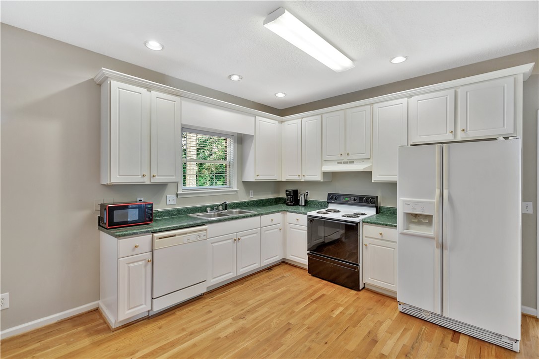 Anderson, South Carolina 29621, United States, 4 Bedrooms Bedrooms, ,3 BathroomsBathrooms,Residential,Active,42916