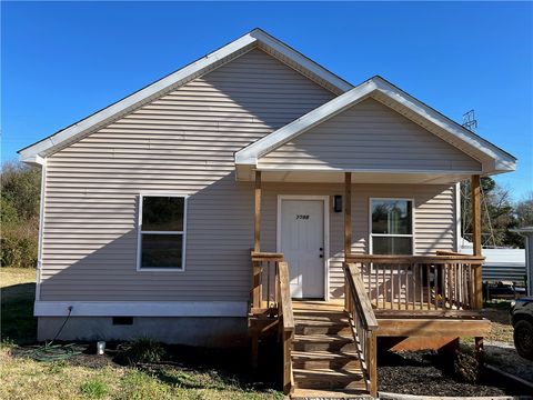 Photo of 309 Hunter Street #B, Seneca, SC 29678 (MLS # 20295645)