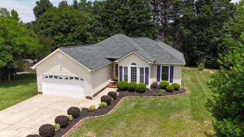 Photo of 2 Tearose Lane, Simpsonville, SC 29681 (MLS # 20301247)