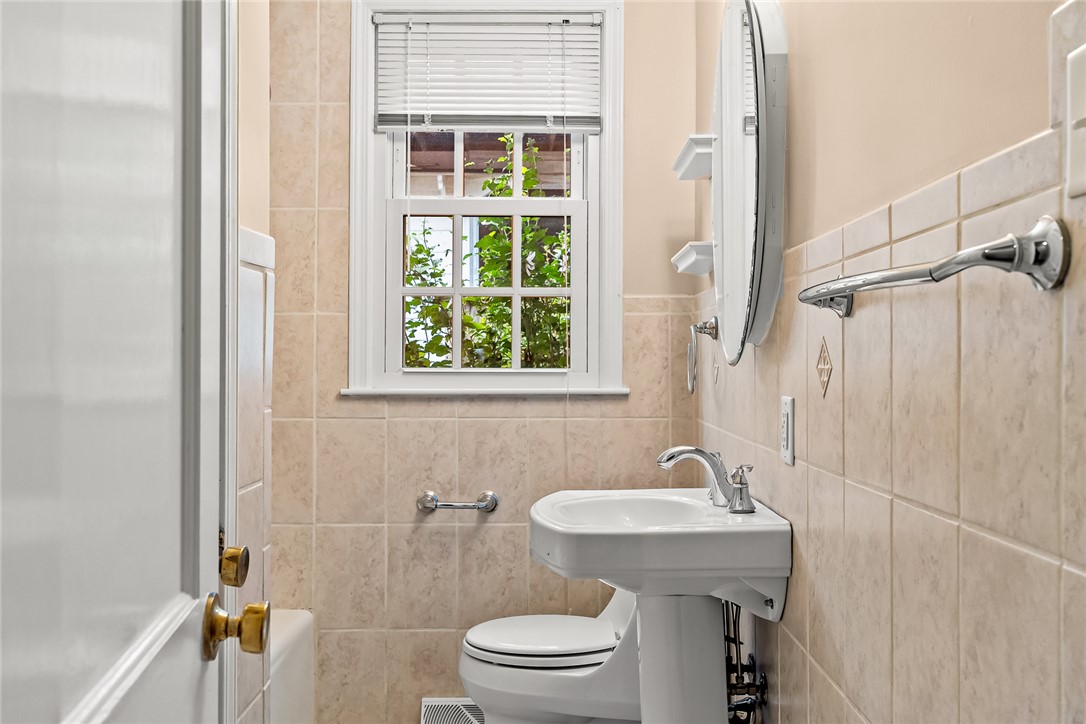 Anderson, South Carolina 29625, United States, 3 Bedrooms Bedrooms, ,2 BathroomsBathrooms,Residential,Active,192500