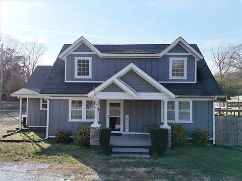 Photo of 321 Pumpkintown Highway, Pickens, SC 29671 (MLS # 20298358)