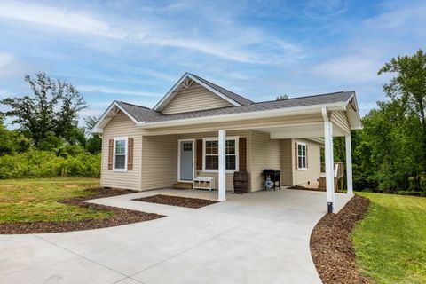 Photo of 611 S Walnut Street, Seneca, SC 29678 (MLS # 20300847)