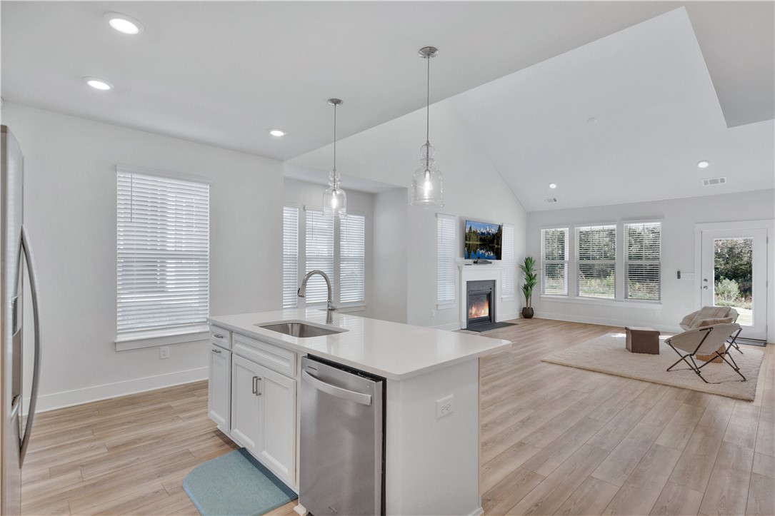 Central, South Carolina 29630, United States, 3 Bedrooms Bedrooms, ,3 BathroomsBathrooms,Residential,Active,32497