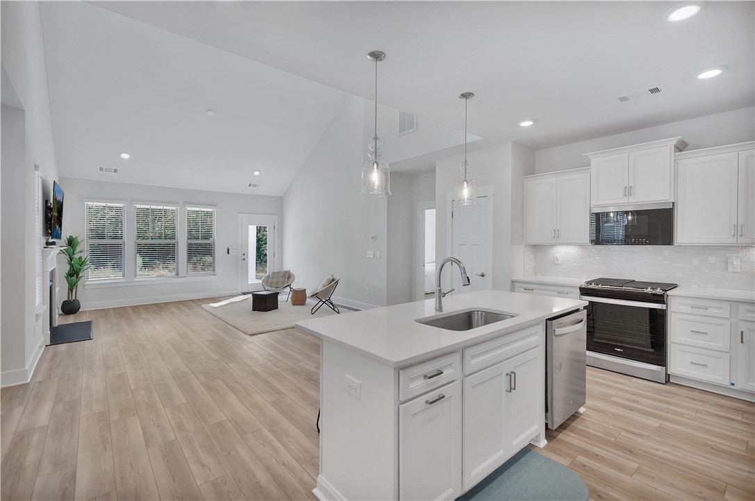 Central, South Carolina 29630, United States, 3 Bedrooms Bedrooms, ,3 BathroomsBathrooms,Residential,Active,32497