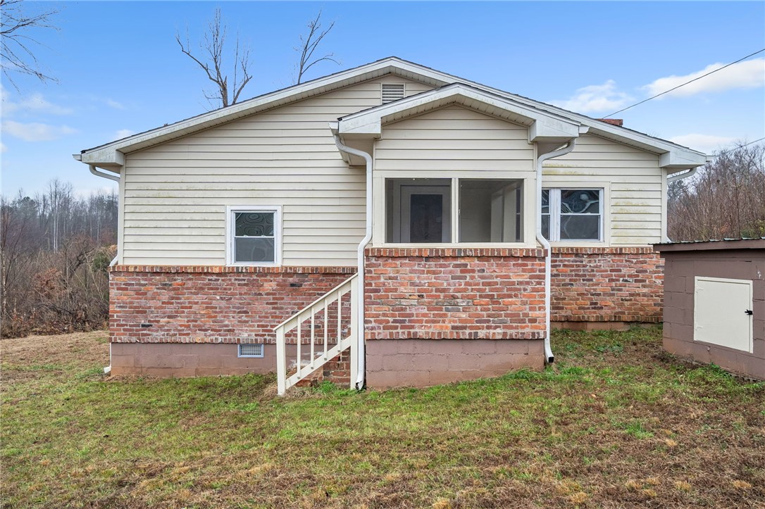 402 Laurel And Hardy Lake Road, Marietta, South Carolina image 2