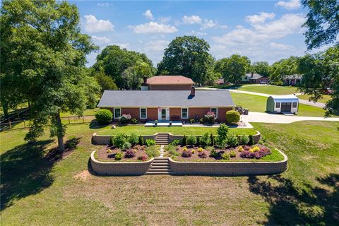 Photo of 200 Lakewood Drive, Anderson, SC 29621 (MLS # 20301434)