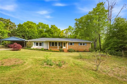 Photo of 1614 Iroquois Drive, Seneca, SC 29672 (MLS # 20299908)