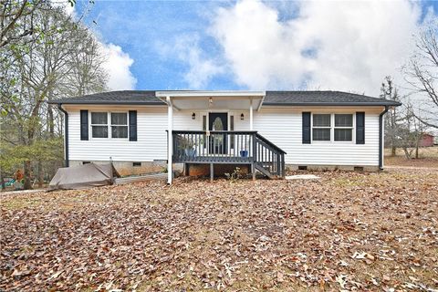 Photo of 134 Rolling Drive, Westminster, SC 29693 (MLS # 20296101)