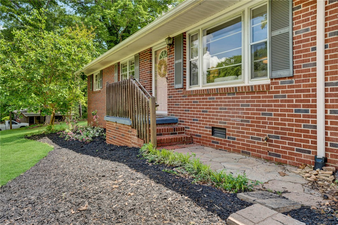 515 Wayside Circle, Seneca, South Carolina image 1
