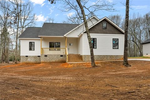 Photo of 275A Paradise Vista Drive, Williamston, SC 29697 (MLS # 20297816)