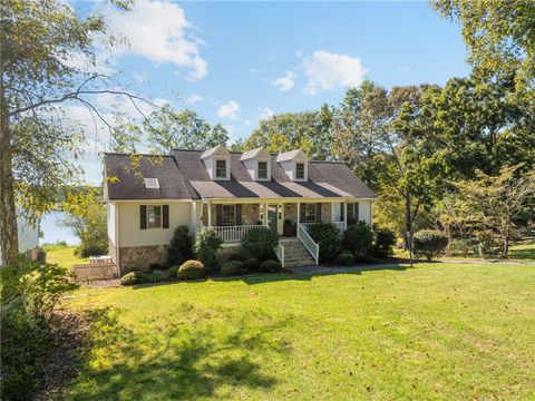 Photo of 408 W Peninsula Drive, Laurens, SC 29360 (MLS # 20298142)