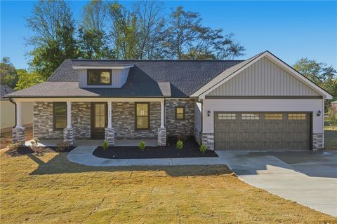 Photo of 201 Tubbs Mountain Road, Travelers Rest, SC 29690 (MLS # 20296041)