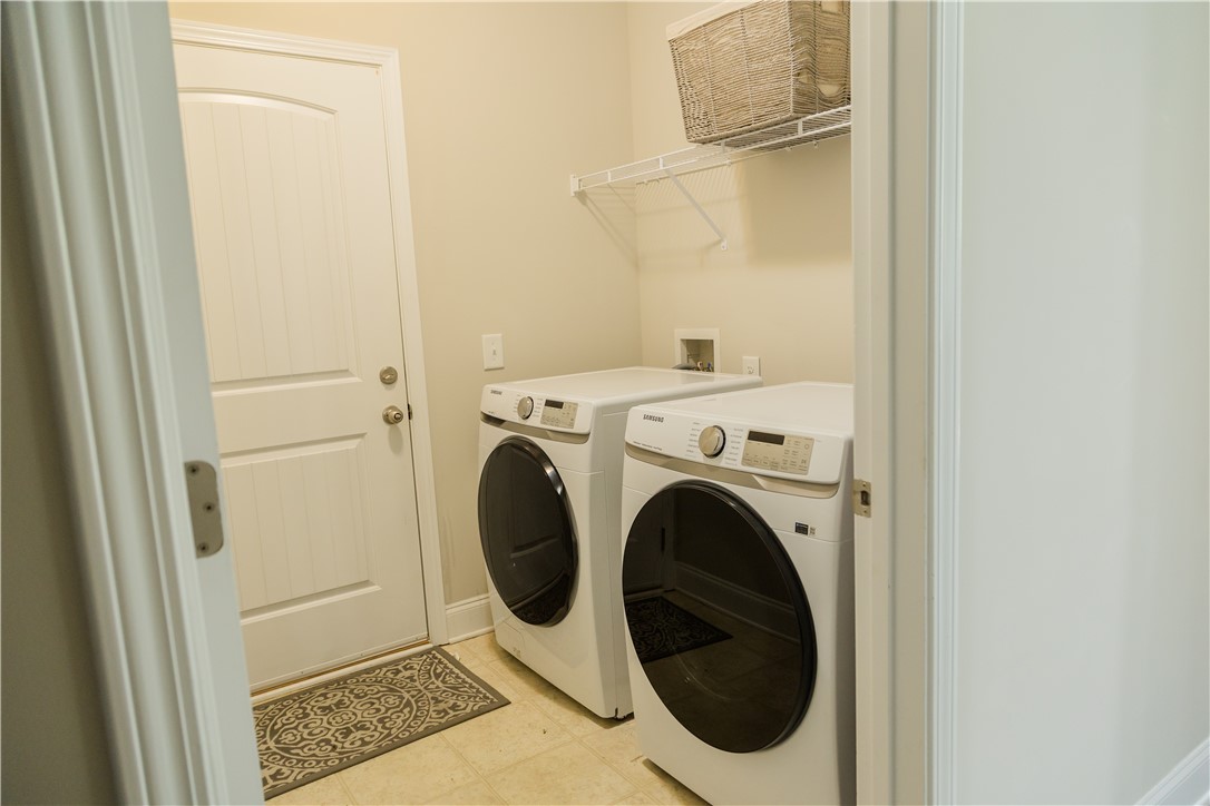 Anderson, South Carolina 29625, United States, 3 Bedrooms Bedrooms, ,2 BathroomsBathrooms,Residential,Pending,199771