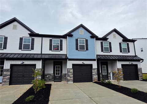 Townhouse For Sale - 421 Belgrove Way<br/> Easley, SC 29640