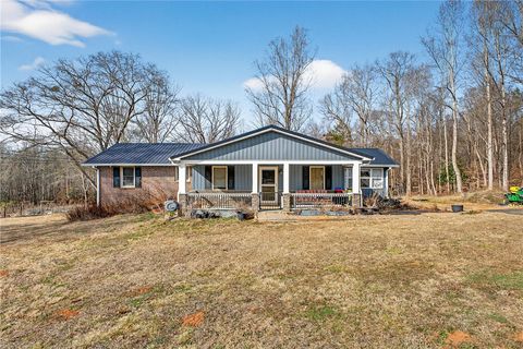Photo of 322 Lula Drive, Easley, SC 29640 (MLS # 20298190)
