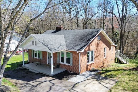 Photo of 27 Maxie Avenue, Greenville, SC 29611 (MLS # 20297792)