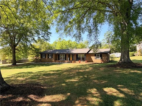Photo of 303 Robinall Drive, Easley, SC 29642 (MLS # 20300121)
