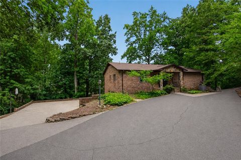 Photo of 304 Lakeside Drive, Seneca, SC 29672 (MLS # 20300592)