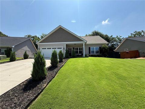 Photo of 206 Ashwood Lane, Anderson, SC 29625 (MLS # 20303457)