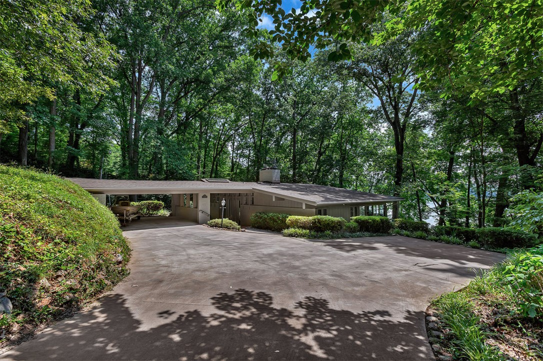 1613 S Arlington Drive, Seneca, South Carolina image 1