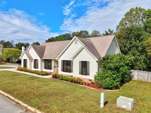 Photo of 6 W Fairgate Court, Simpsonville, SC 29680 (MLS # 20296866)