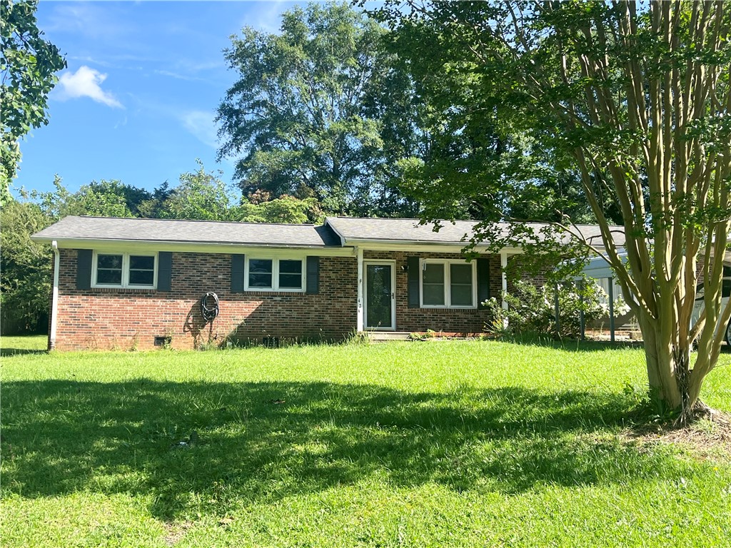 424 Sherwood Drive, Seneca, South Carolina image 1