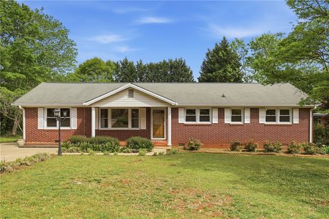 Photo of 48 Montis Drive, Greenville, SC 29617 (MLS # 20300085)