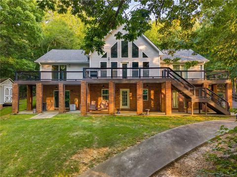 Photo of 104 Gates Cove Drive, Fair Play, SC 29643 (MLS # 20304202)