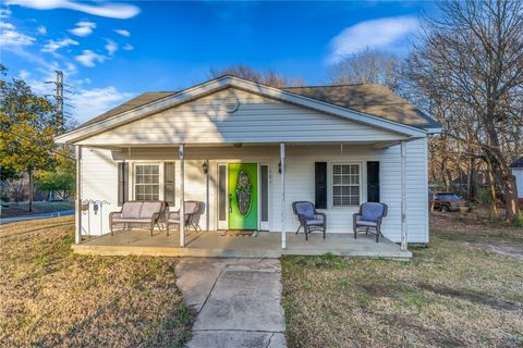 A home in Easley