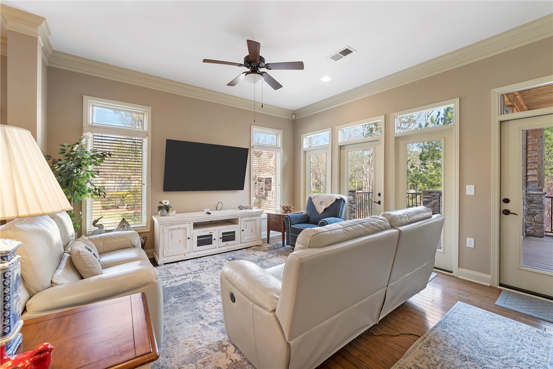 404 Sunset Point Drive, West Union, South Carolina image 7
